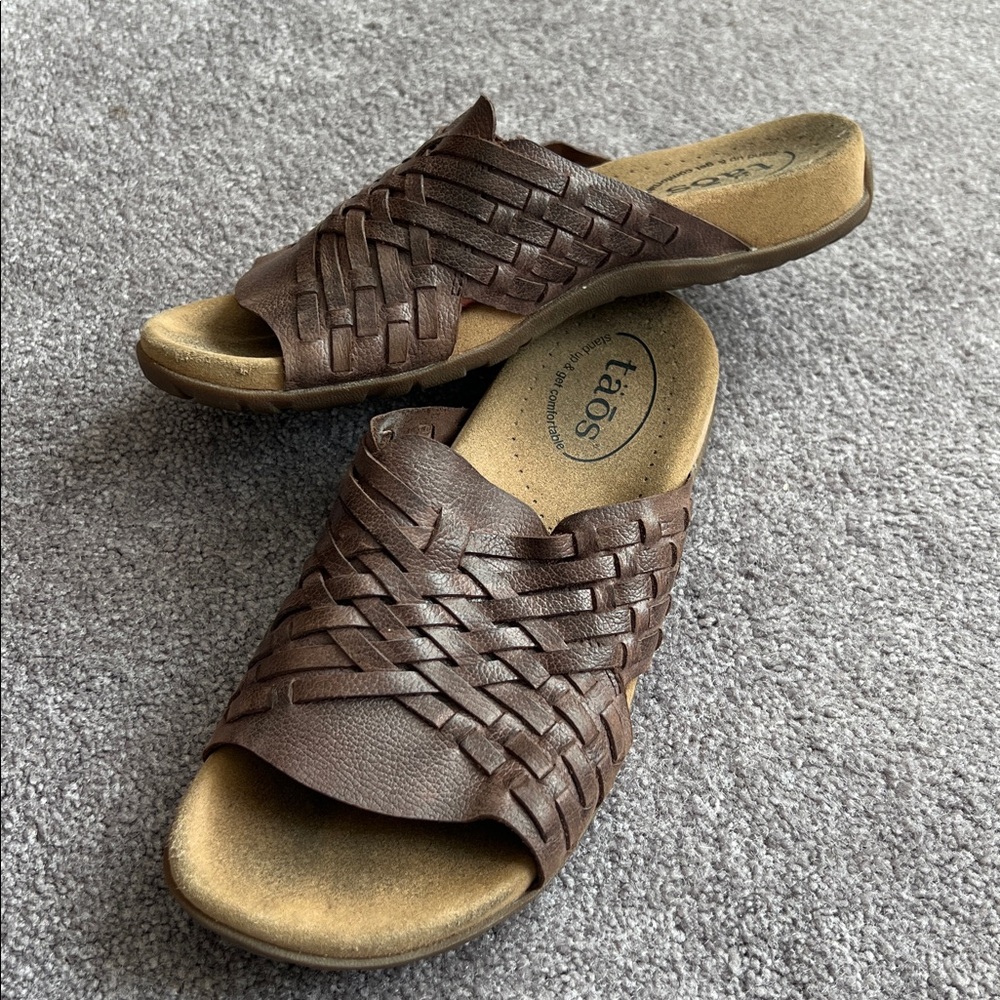 Taos Footwear Guru Brown Woven Leather Slide Sandals
